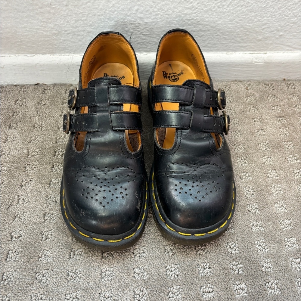 Black marry jane doc martens. 🖤